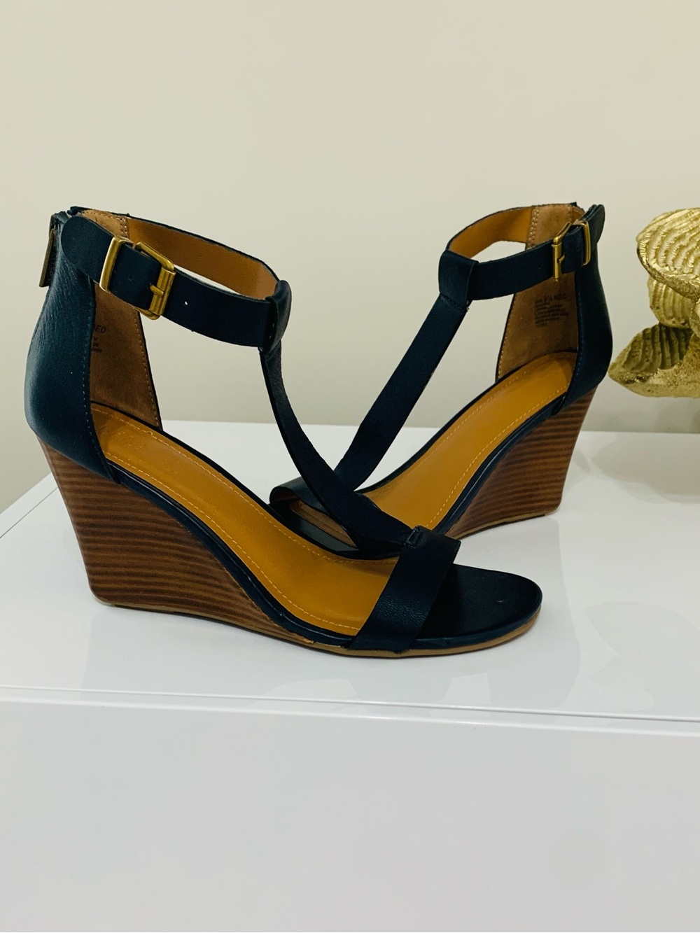Kenneth Cole Reaction Black T-Strap Wedge Sandals
